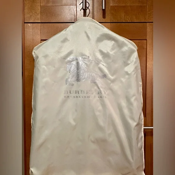 Burberry Milbury Navy Full Suit- 2 Piece. EU: 50R. Good Condition. - Picture 13 of 14